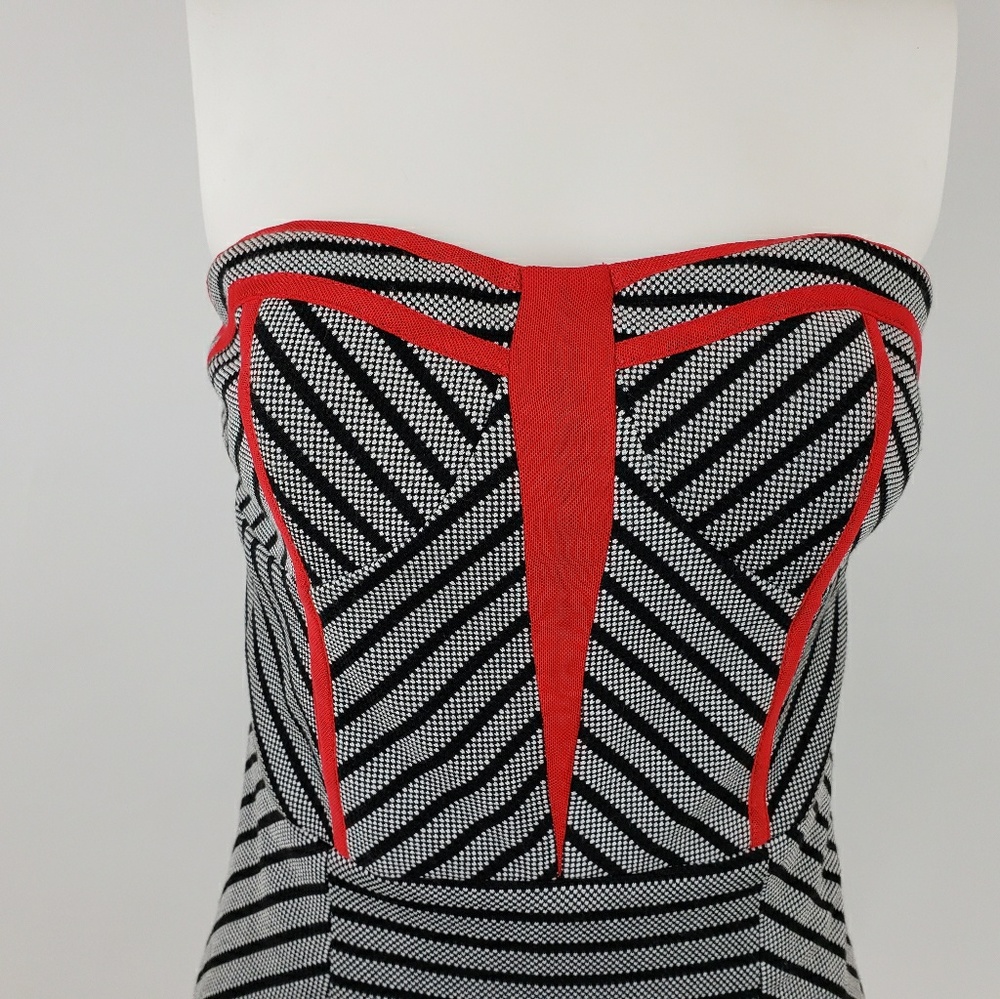 Fitted Strapless - image 5